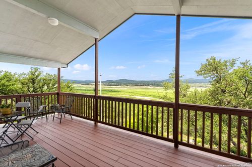 125 Northlake Cv, Lakehills, TX, 78063-6591 | Card Image