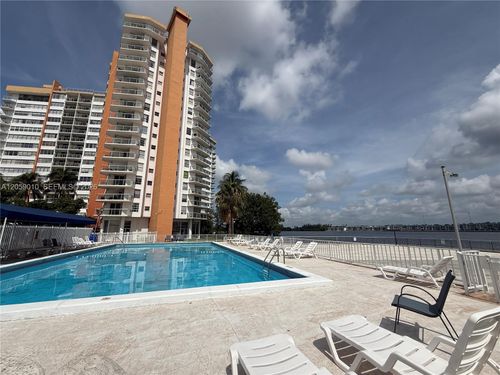 1215e-1351 Ne Miami Gardens Dr, Miami, FL, 33179-4719 | Card Image
