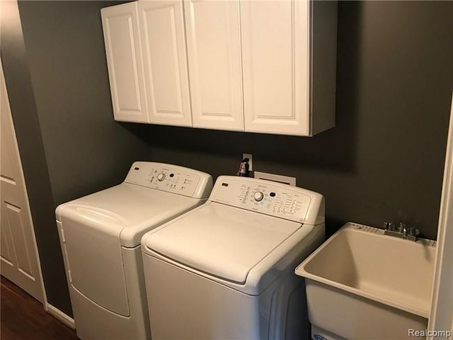 27208 Chesapeake Cir, Condo with 2 bedrooms, 2 bathrooms and null parking in Commerce Twp MI | Image 20