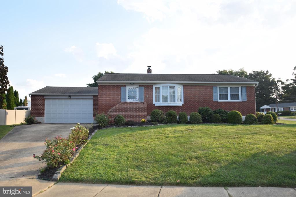 Afton Dr, Wilmington, DE 19810
