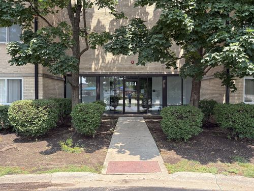 4f-2424 E Oakton Street, Arlington Heights, IL, 60004 | Card Image