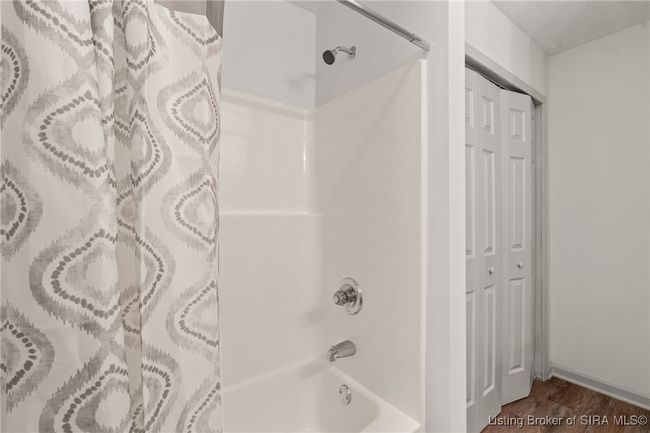 207 Colonial Club Dr, Condo with 2 bedrooms, 2 bathrooms and null parking in New Albany IN | Image 23