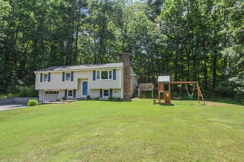 3 Greenleaf St, Merrimack, NH, 03054-4552 | Card Image