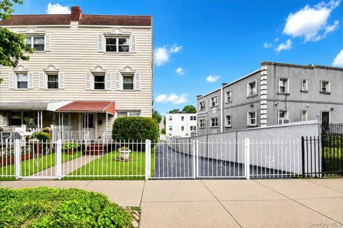 2810 Harding Ave, Bronx, NY, 10465-3228 | Card Image