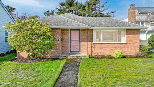 1210 S Columbia St, Seaside, OR, 97138-5437 | Card Image