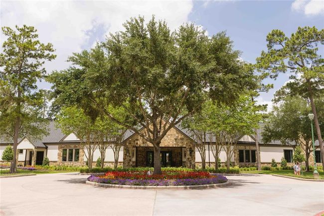 Enjoy top-rated schools and community amenities including miles of walking trails, stocked lakes for canoeing, kayaking, or paddleboarding, and a clubhouse with a resort-style pool, splash pad, and fitness center. Sports lovers will enjoy the pickleball, tennis, and basketball courts, while families will appreciate picnic areas and playgrounds. | Image 13