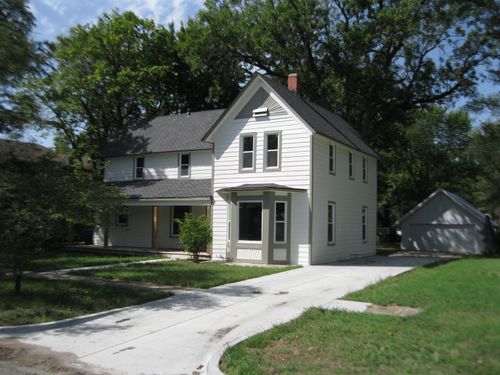 209 N Oak St, Whitewater, KS, 67154-9105 | Card Image