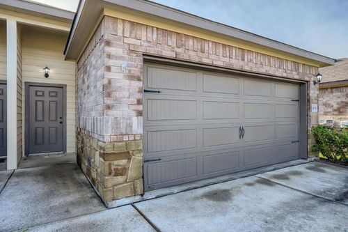 b-246 Joanne Loop, Buda, TX, 78610-3894 | Card Image