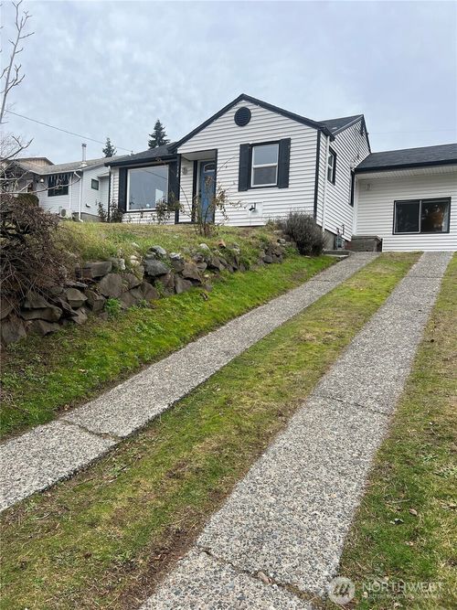 558 Windsor Pl Ne, Renton, WA, 98056-3660 | Card Image