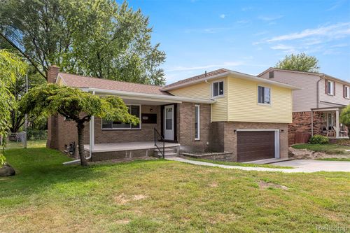 367 Shore Dr, Lincoln Park, MI, 48146-3165 | Card Image