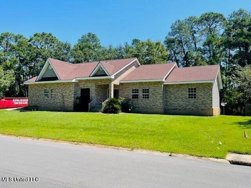 528 Royal Oak Dr, Pass Christian, MS, 39571-2511 | Card Image