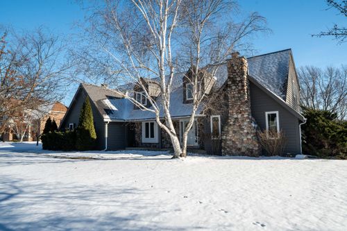 6331 Parkview Rd, Greendale, WI, 53129-2153 | Card Image