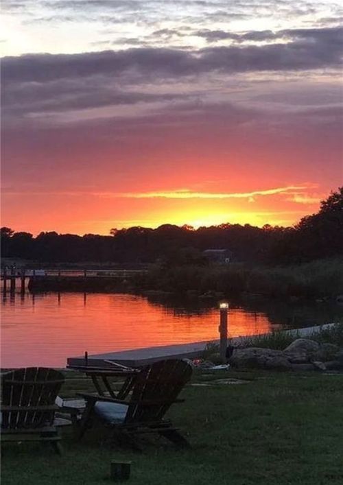 33 Watch Hill Rd, Westerly, RI, 02891-3502 | Card Image