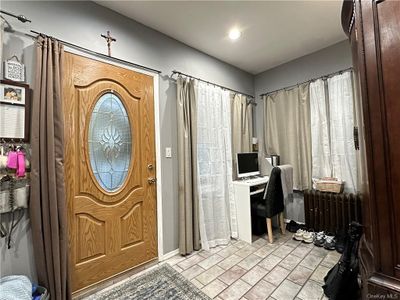 Foyer with radiator | Image 2