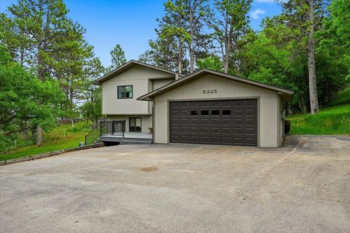 8225 S Blucksberg Mountain Rd, Sturgis, SD, 57785-2820 | Card Image