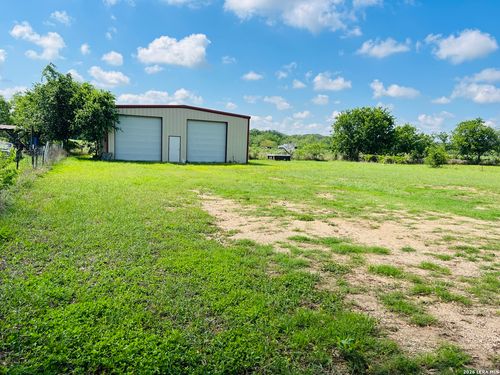 537 Longhorn Trl, Seguin, TX, 78155-1316 | Card Image