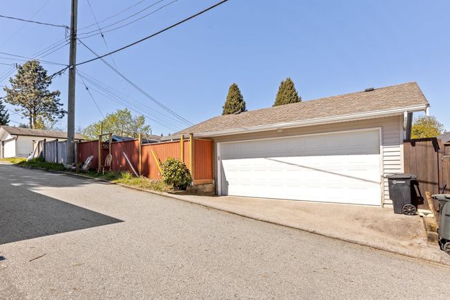 8270 19 Th Avenue, House other with 4 bedrooms, 2 bathrooms and 2 parking in Burnaby BC | Image 38