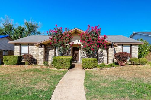 3017 Rockett Dr, Carrollton, TX, 75007-5217 | Card Image