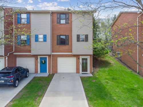 196 Woodhaven Dr, Seven Fields, PA, 16046-7826 | Card Image