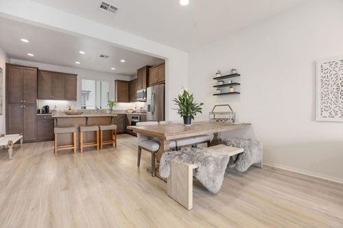 2227 Solara Ln, Vista, CA, 92081-7355 | Card Image