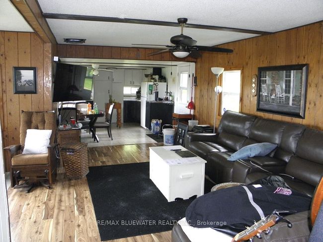 9774 Lake Rd, House other with 2 bedrooms, 1 bathrooms and 6 parking in Kettle And Stony Point Fn ON | Image 6