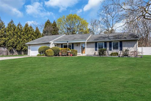 17 Clubhouse Ln, Nesconset, NY, 11767-2701 | Card Image