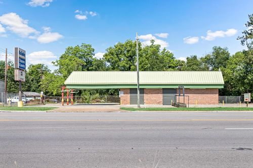 3011 N 16th St, Orange, TX, 77630-2303 | Card Image