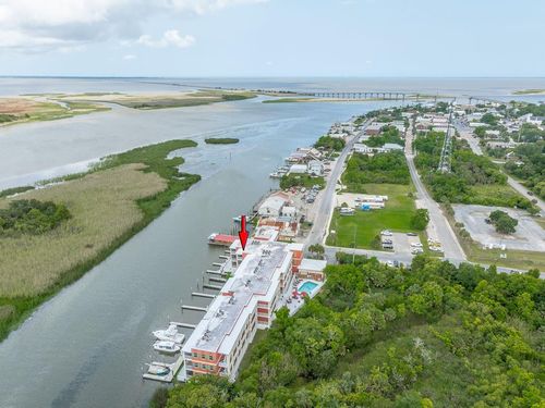 329 Water St, Apalachicola, FL, 32320-1427 | Card Image
