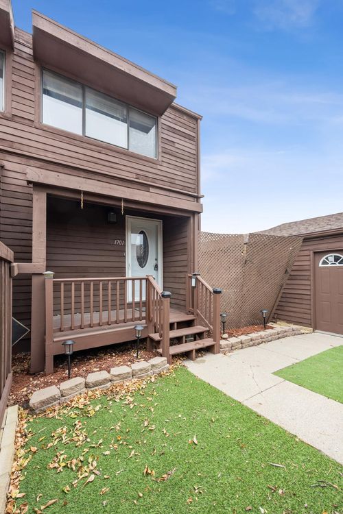 1701 42nd St S, Fargo, ND, 58103-4420 | Card Image