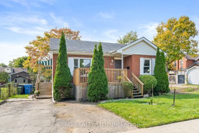 15 Lawrence Ave, Home with 2 bedrooms, 2 bathrooms and 2 parking in Guelph ON | Image 3