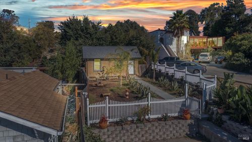 104 Baxter St, Vallejo, CA, 94590-3728 | Card Image