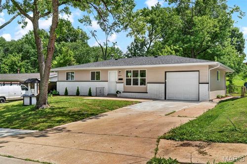 8630 North Ave, Saint Louis, MO, 63114-4115 | Card Image