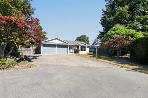3560 Falcon Dr, Nanaimo, BC, V9T4G8 | Card Image