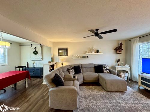 2733 Division St, Burlington, IA, 52601-1615 | Card Image