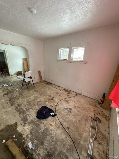 7282 Plainview Avenue, Detroit, MI, 48228 | Card Image