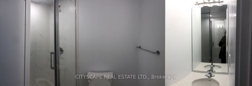 615-2433 Dufferin St, York, ON, M6E0B4 | Card Image