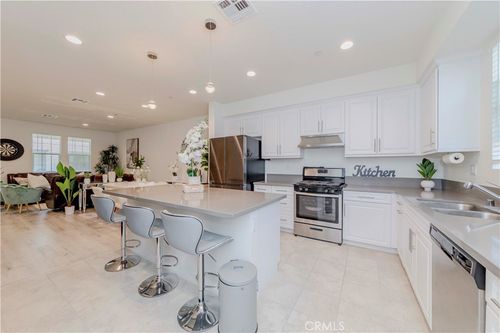 6926 Cottonwood Ln, Buena Park, CA, 90621-1174 | Card Image
