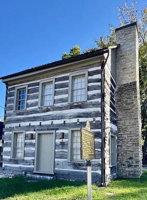 204-200-204 E Walnut St, Danville, KY, 40422-1820 | Card Image