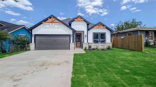 2825 S Grove St, Fort Worth, TX, 76104-6726 | Card Image