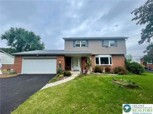 7501 Spring Creek Rd, MACUNGIE, PA, 18062-9767 | Card Image