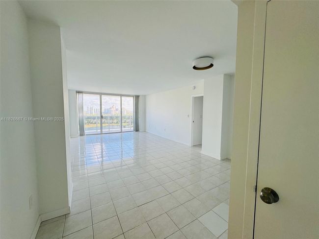 APT-1906 - 3675 N Country Club Dr, Condo with 2 bedrooms, 2 bathrooms and null parking in Aventura FL | Image 6