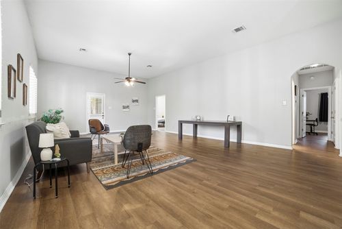 409 E Austin Ave, Round Rock, TX, 78664-5303 | Card Image