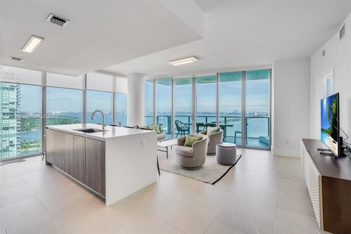 3702-2900 Ne 7th Ave, Miami, FL, 33137-4450 | Card Image