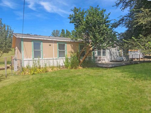 108 1st St, Endicott, WA, 99125-8725 | Card Image