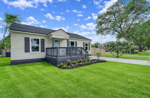 2407 36th Avenue N, Texas City, TX, 77590 | Card Image