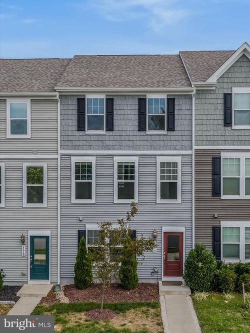 179 Presidents Pointe Ave, RANSON, WV, 25438-4812 | Card Image