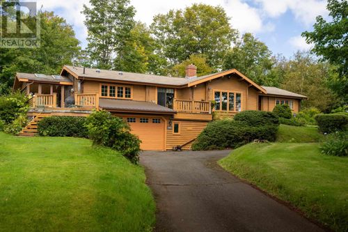 227 Keppoch Rd, House with 4 bedrooms, 2 bathrooms and null parking in Stratford PE | Card Image