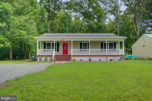1029 Mattox Ave, COLONIAL BEACH, VA, 22443-3101 | Card Image