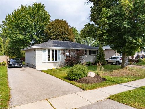 7 Cambridge Dr, Brantford, ON, N3R5E1 | Card Image