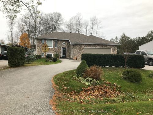 near-lake-882 Pine Ave, Lefroy, ON, L0L1W0 | Card Image